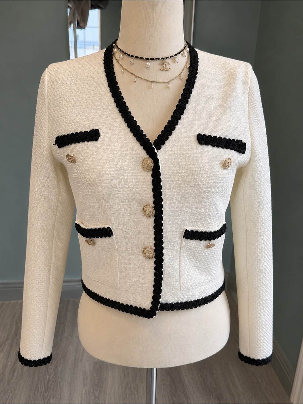 Elegant White Cropped Tweed Jacket with Black Trim